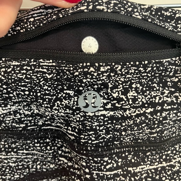 LULU LEMON RUNNING LEGGING SIZE 4 - Picture 5 of 5